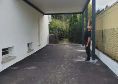 Carport camping-car adossé sans véhicule montrant la grande hauteur et la toiture plate à Guewenheim