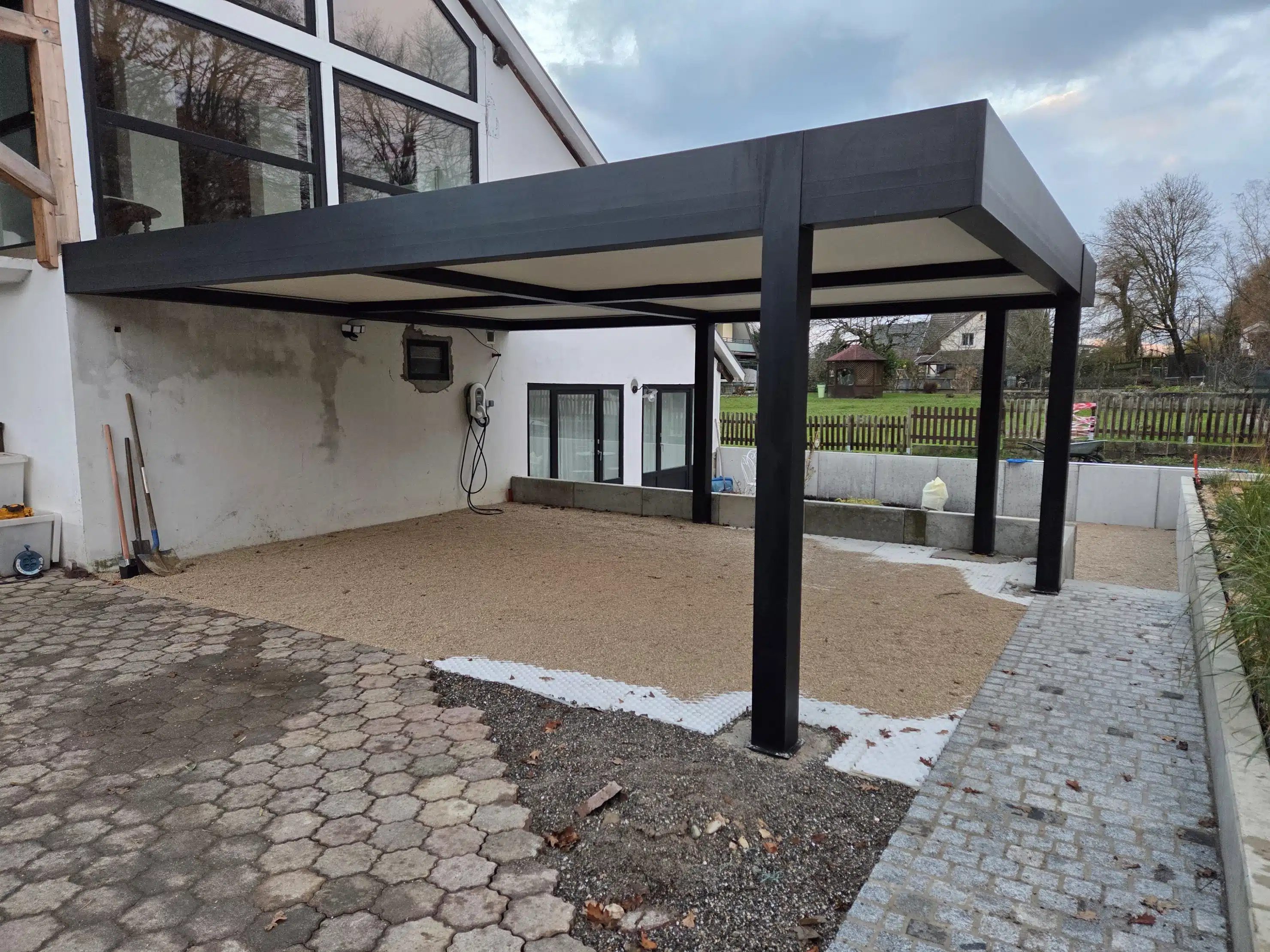 Carport double en aluminium sur mesure à Muespach, vue en biais droite