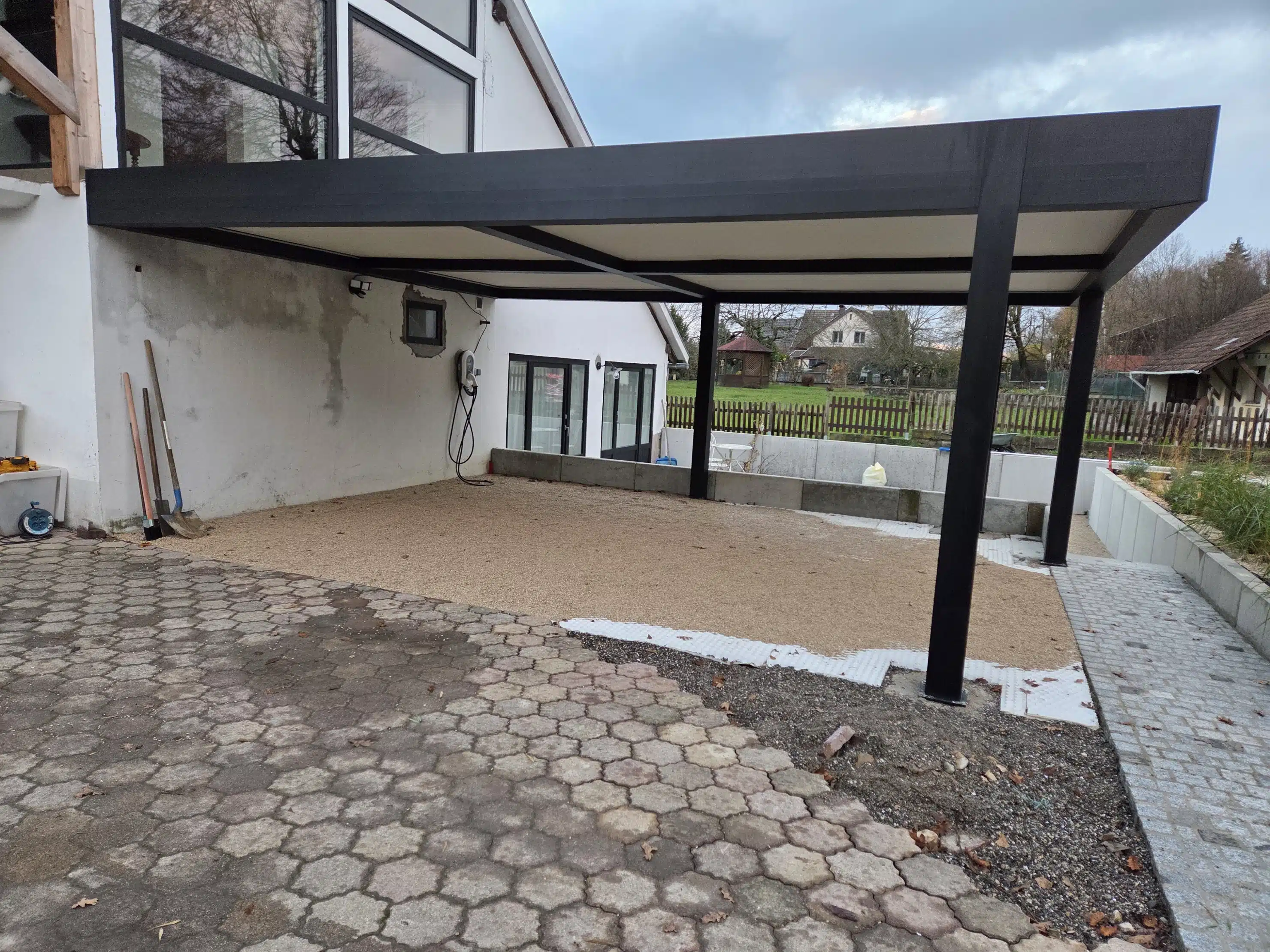 Carport double module aluminium à Muespach, vue en biais générale